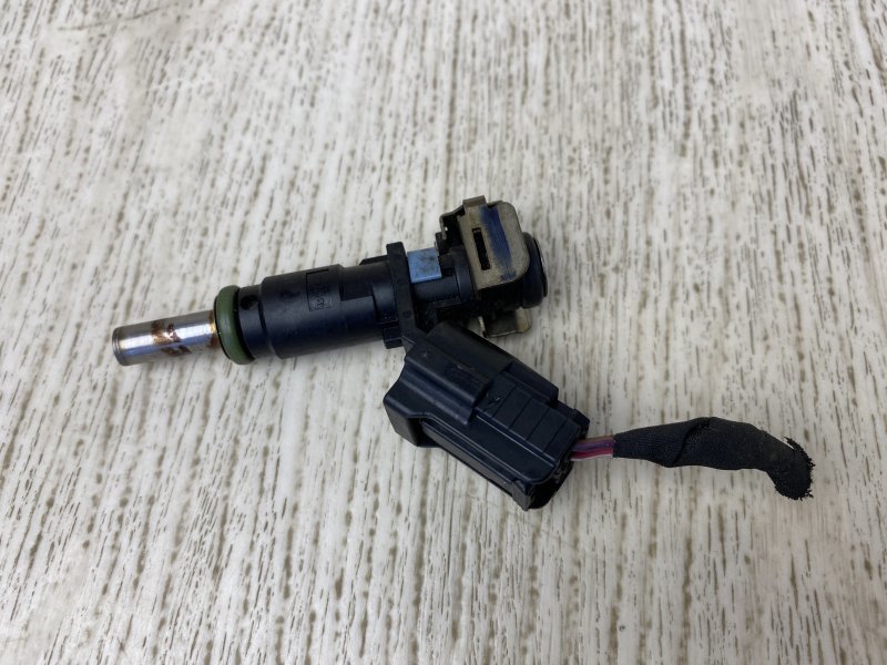 Форсунка топливная VOLKSWAGEN BEETLE 11-19 2012 5C1 2.5 CBUA 07K 906 031 C Б/У