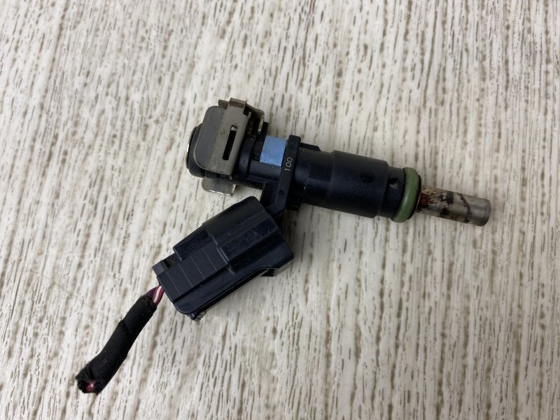 Форсунка топливная BEETLE 11-19 2012 5C1 2.5 CBUA Форсунка топливная BEETLE 11-19 2012 5C1 2.5 CBUA