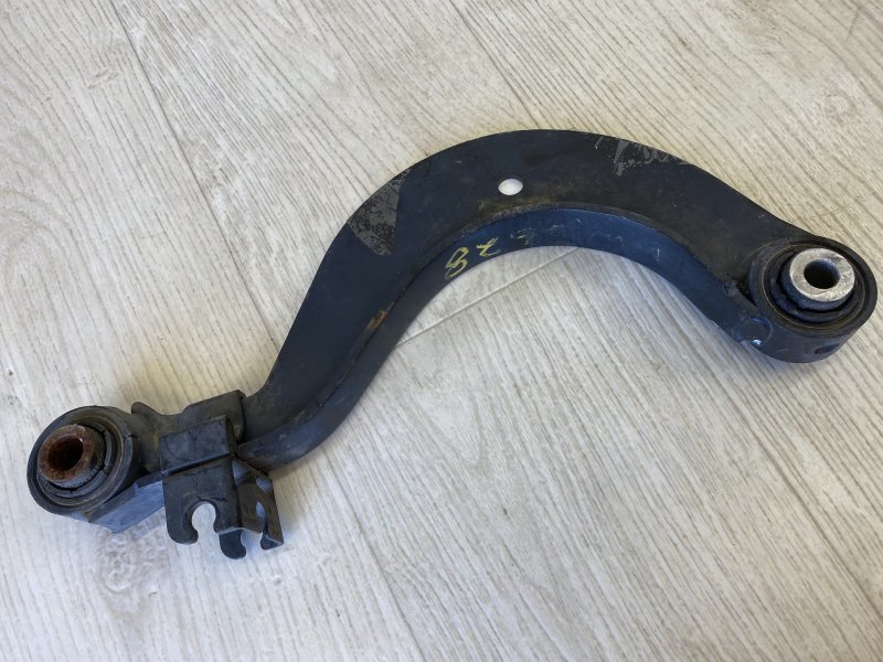 Рычаг задней подвески поперечный верхний VOLKSWAGEN BEETLE 11-19 5C1 2.5 CBUA