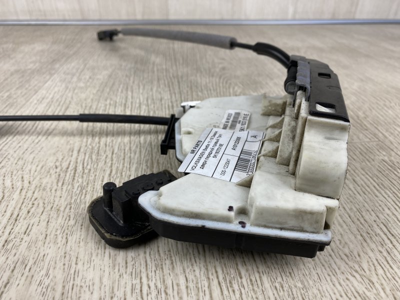 Замок двери передний правый BEETLE 11-19 2012 5C1 2.5 CBUA