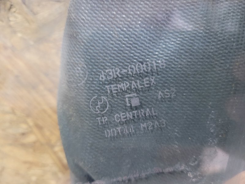 Стекло двери переднее правое SUZUKI SX4 06-13 Седан J20A Стекло двери переднее правое SUZUKI SX4 06-13 Седан J20A