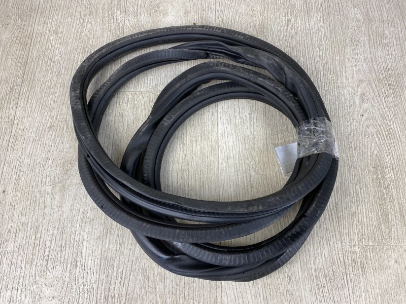 Уплотнитель двери PORSCHE CAYENNE 10-18 958 3.0 M06.EC