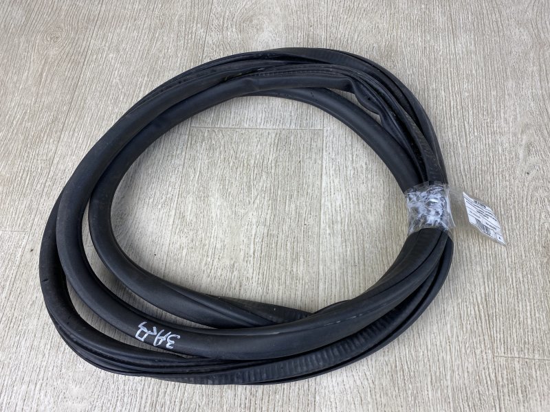 Уплотнитель двери PORSCHE CAYENNE 10-18 2010 958 3.0 M06.EC 958 539 367 00 Б/У