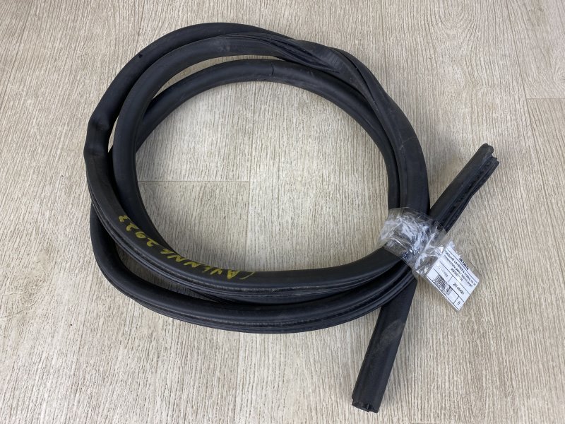 Уплотнитель двери PORSCHE CAYENNE 10-18 2010 958 3.0 M06.EC 958 539 367 03 Б/У