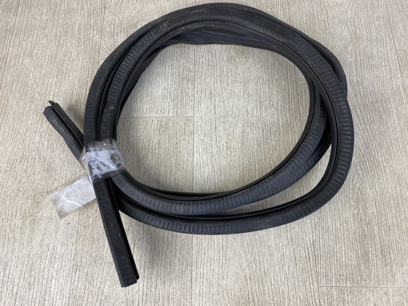 Уплотнитель двери CAYENNE 10-18 2010 958 3.0 M06.EC