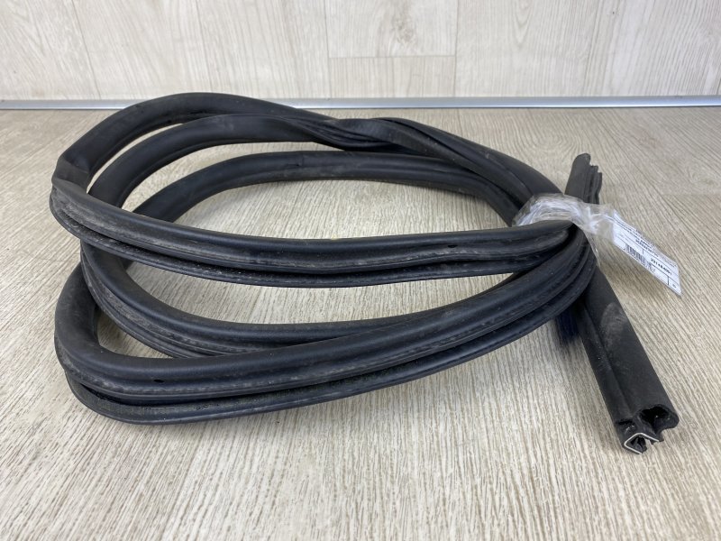 Уплотнитель двери PORSCHE CAYENNE 10-18 958 3.0 M06.EC