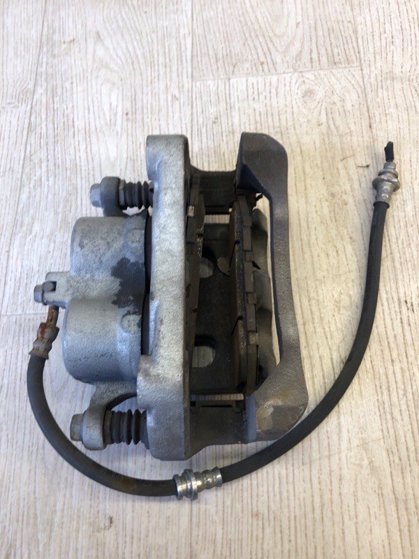 Суппорт тормозной передний левый NISSAN PATHFINDER R52 12-21 R52 3.5 VQ35DD