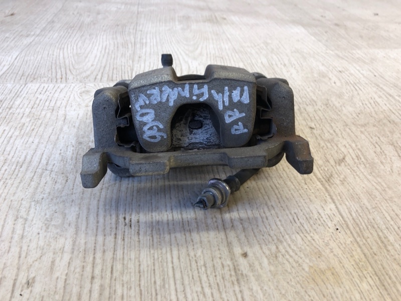 Суппорт тормозной задний правый PATHFINDER R52 12-21 2016 R52 3.5 VQ35DD