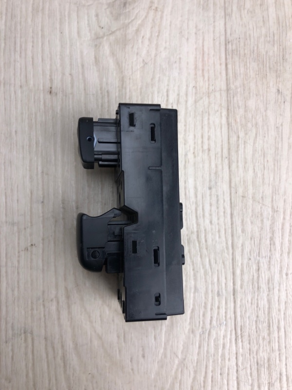 Кнопка стеклоподъемника передняя правая PATHFINDER R52 12-21 2016 R52 3.5 VQ35DD