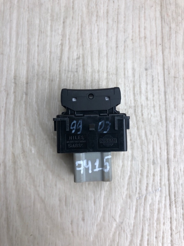 Кнопка обогрева сидений PATHFINDER R52 12-21 2016 R52 3.5 VQ35DD