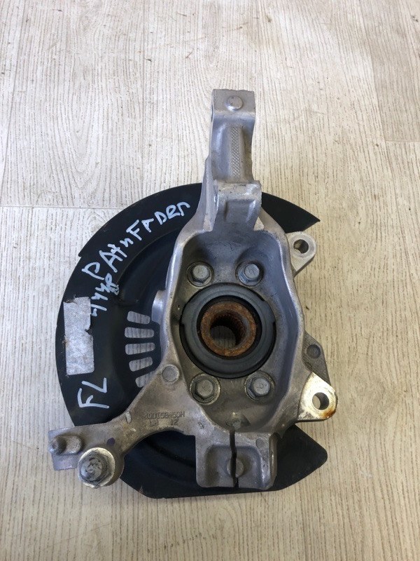 Кулак поворотный передний левый NISSAN PATHFINDER R52 12-21 2016 R52 3.5 VQ35DD 40015-3JA1B Б/У