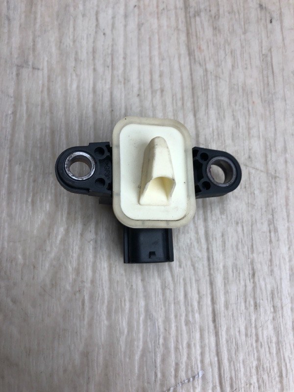 Датчик удара PATHFINDER R52 12-21 2016 R52 3.5 VQ35DD Датчик удара PATHFINDER R52 12-21 2016 R52 3.5 VQ35DD