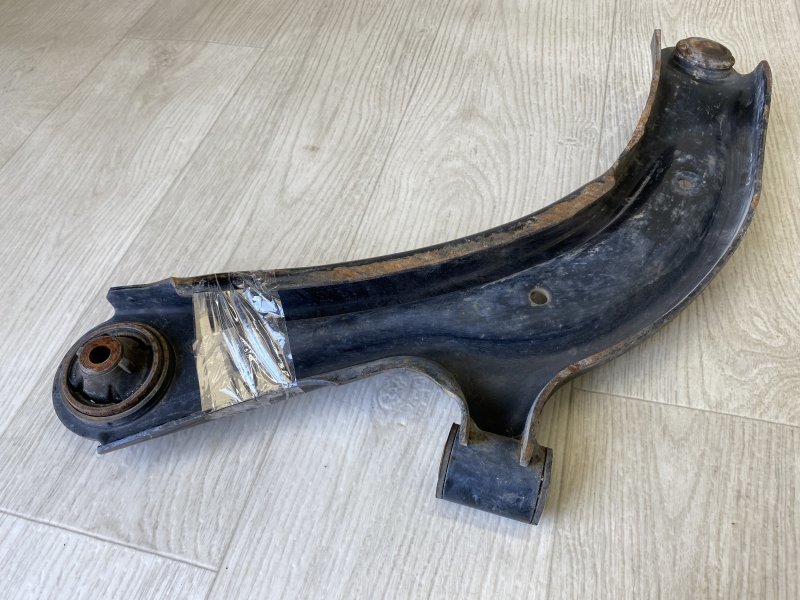 Рычаг передней подвески нижний правый NV200 USA 13- 2015 M20XUS 2.0 MR20DE