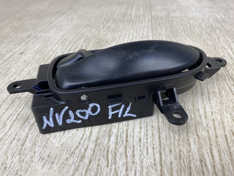 Ручка двери внутренняя передняя левая NISSAN NV200 USA 13- M20XUS 2.0 MR20DE