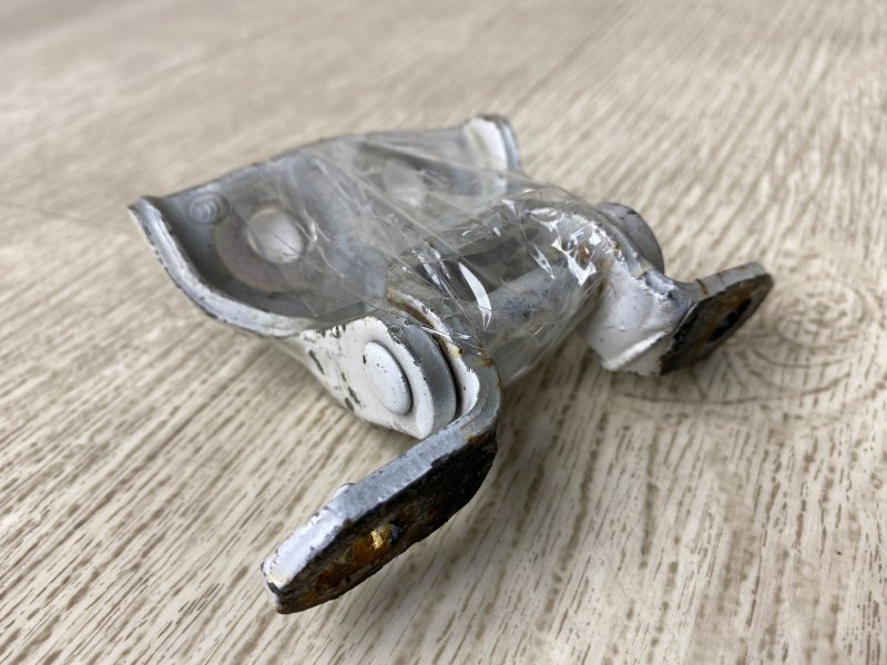 Петля двери нижняя передняя правая NV200 USA 13- 2015 M20XUS 2.0 MR20DE