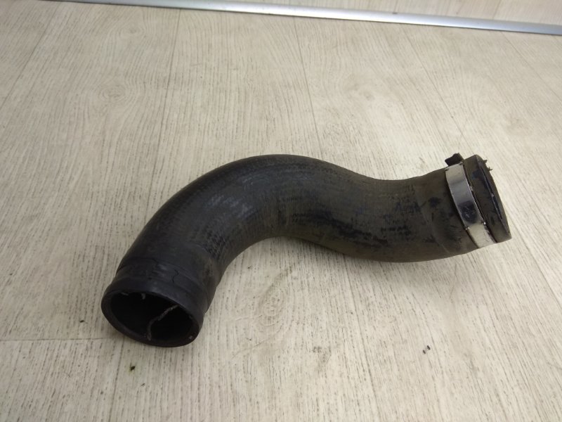 Патрубок интеркулера NISSAN JUKE 10-19 2010 F15 1.6 MR16DDT 14463-1KC0B Б/У