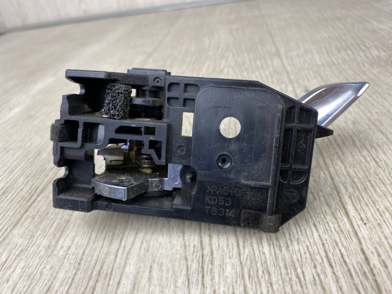 Ручка двери внутренняя правая 6 GJ 12- 2015 GJ 2.5 PYY1 Ручка двери внутренняя правая 6 GJ 12- 2015 GJ 2.5 PYY1