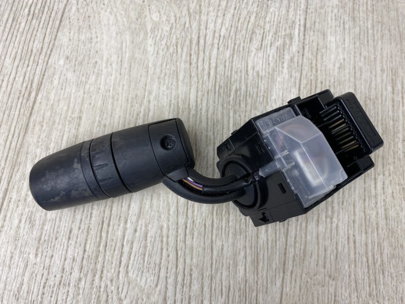 Подрулевой переключатель правый MAZDA 6 GJ 12- GJ 2.5 PYY1 Подрулевой переключатель правый MAZDA 6 GJ 12- GJ 2.5 PYY1