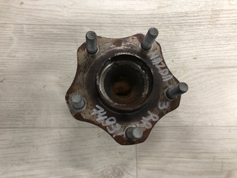 Запчасть ступица задняя MAZDA 3 BM 13-19 2017 BM 2.0 PE-VPS BJS7-26-15X Б/У Ступица задняя MAZDA 3 BM 13-19 2017 BM 2.0 PE-VPS BJS7-26-15X Б/У