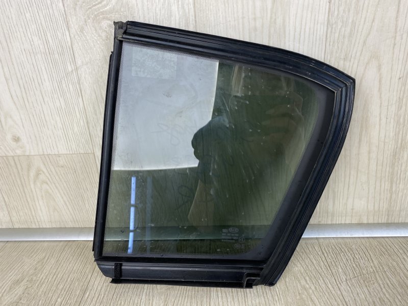 Стекло двери глухое заднее правое KIA SPORTAGE QL 15-21 QL 2.4 G4KJ Стекло двери глухое заднее правое KIA SPORTAGE QL 15-21 QL 2.4 G4KJ