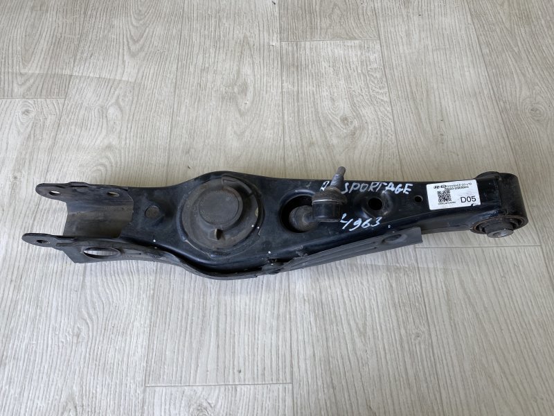 Запчасть рычаг задней подвески поперечный нижний правый KIA SPORTAGE QL 15-21 2017 QL 2.4 G4KJ 55210-D3050 Б/У Рычаг задней подвески поперечный нижний правый KIA SPORTAGE QL 15-21 2017 QL 2.4 G4KJ 55210-D3050 Б/У