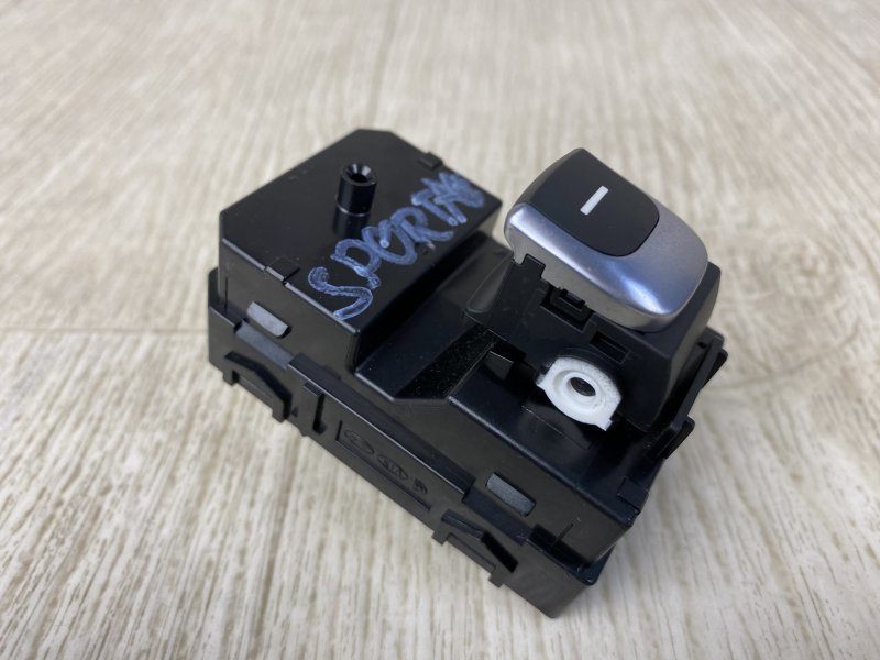 Кнопка стеклоподъемника задняя KIA SPORTAGE QL 15-21 QL 2.4 G4KJ