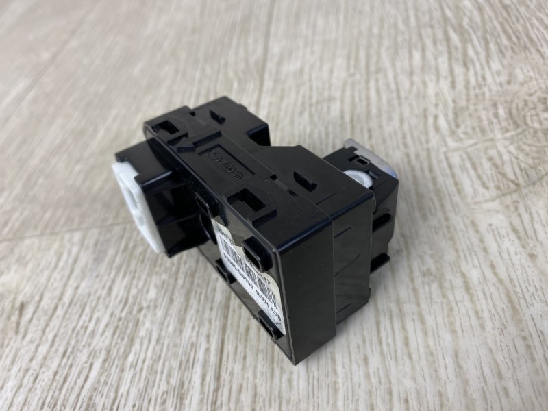 Кнопка стеклоподъемника задняя SPORTAGE QL 15-21 2017 QL 2.4 G4KJ