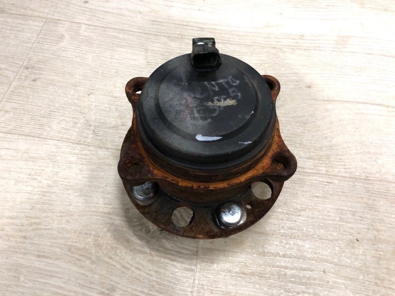 Запчасть ступица задняя KIA SORENTO UM 14- 2015 UM 2.4 G4KJ 52750-C5000 Б/У Ступица задняя KIA SORENTO UM 14- 2015 UM 2.4 G4KJ 52750-C5000 Б/У