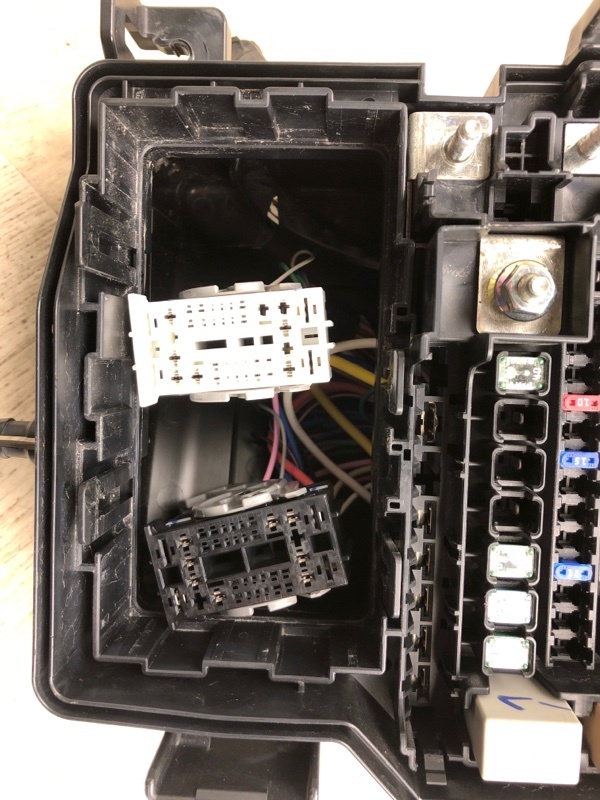 Блок предохранителей моторный отсек SORENTO UM 14- 2015 UM 2.4 G4KJ Блок предохранителей моторный отсек SORENTO UM 14- 2015 UM 2.4 G4KJ