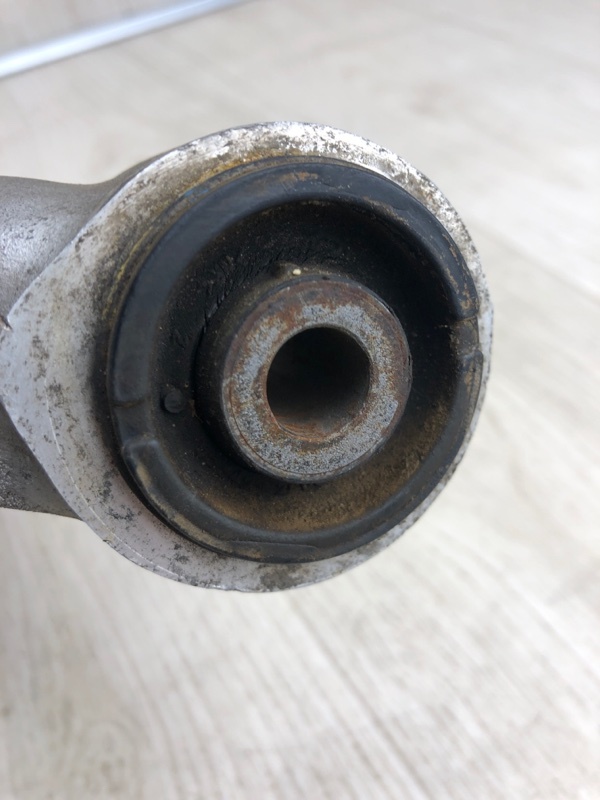 Рычаг задней подвески поперечный верхний правый KIA SORENTO XM 09-14 XM 2.4 G4KE