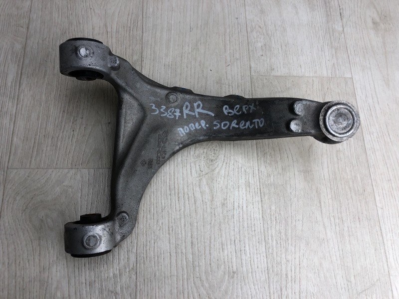 Рычаг задней подвески поперечный верхний правый SORENTO XM 09-14 2009 XM 2.4 G4KE