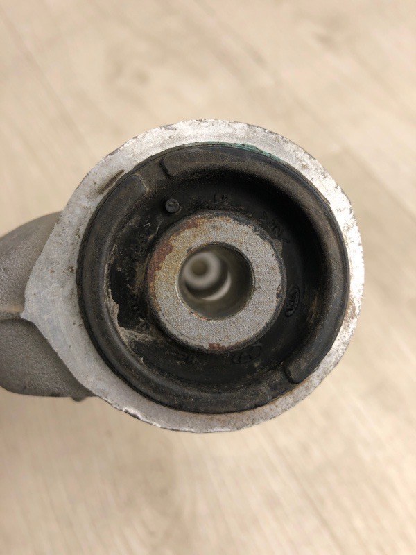 Рычаг задней подвески поперечный верхний правый SORENTO XM 09-14 2012 XM 2.4 G4KJ