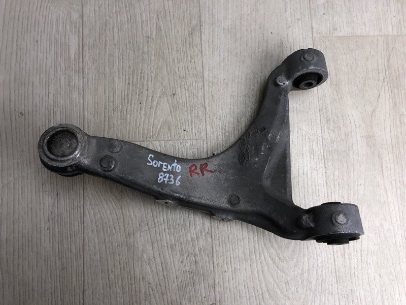 Рычаг задней подвески поперечный верхний правый SORENTO XM 09-14 2012 XM 2.4 G4KJ
