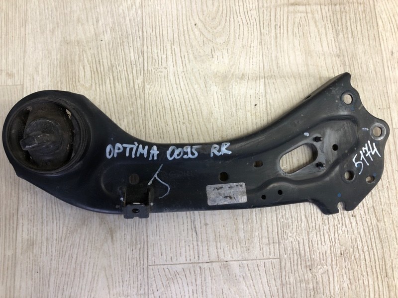 Рычаг задней подвески продольный правый KIA OPTIMA JF 15-20 2018 JF 2.4 G4KJ 55280-D5200 Б/У