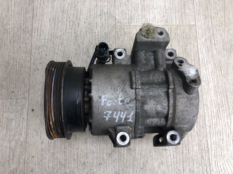 Компрессор кондиционера KIA FORTE/CERATO TD 08-13 2009 TD 2.0 G4KD 97701-1M130 Б/У