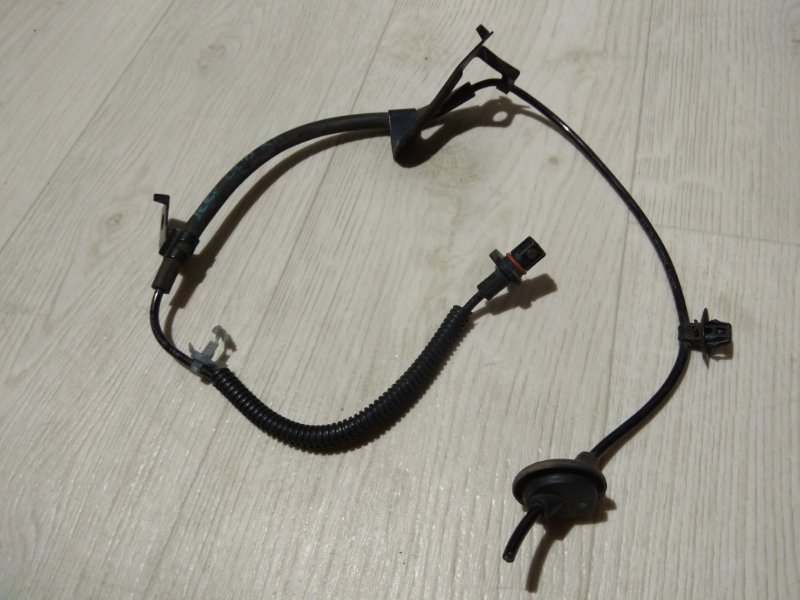 Запчасть датчик abs задний правый JEEP PATRIOT 10-17 2014 MK74 2.0 ECN 5105062AC Б/У Датчик ABS задний правый JEEP PATRIOT 10-17 2014 MK74 2.0 ECN 5105062AC Б/У