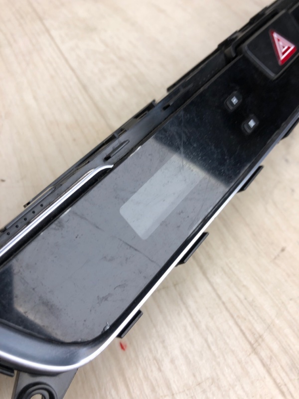 Блок кнопок торпедо SONATA LF 2014- 2014 LF 2.4 G4KJ Блок кнопок торпедо SONATA LF 2014- 2014 LF 2.4 G4KJ