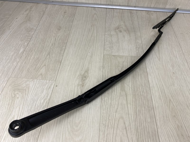 Поводок стеклоочистителя передний правый ELANTRA AD 16- 2016 AD 2.0 G4NH