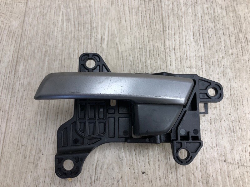 Запчасть ручка двери внутренняя задняя левая HYUNDAI ELANTRA AD 16- 2016 AD 2.0 G4NH 82610-F2000 Б/У Ручка двери внутренняя задняя левая HYUNDAI ELANTRA AD 16- 2016 AD 2.0 G4NH 82610-F2000 Б/У