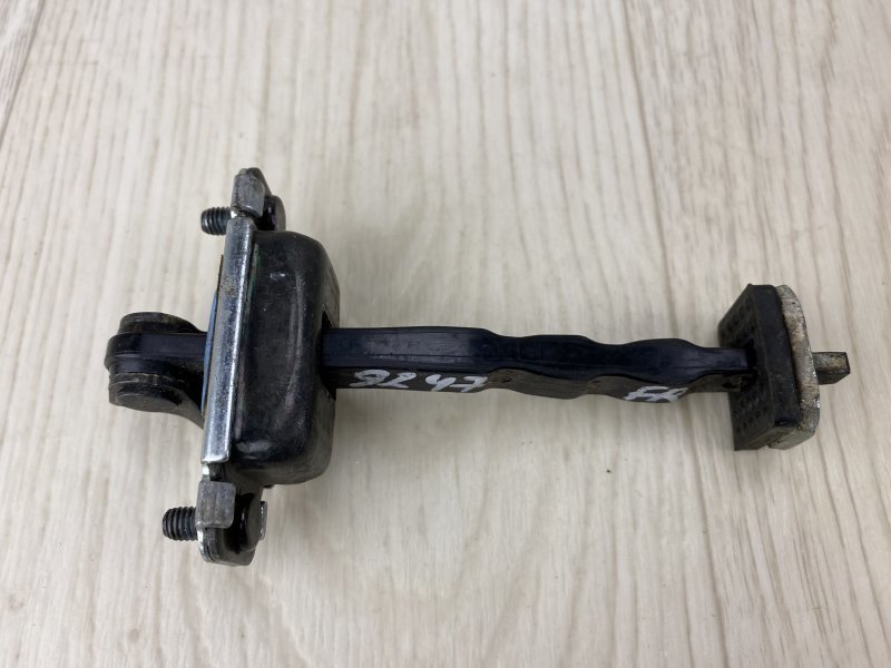 Ограничитель двери передний правый HYUNDAI ELANTRA AD 16- 2016 AD 2.0 G4NH 79390F2000 Б/У