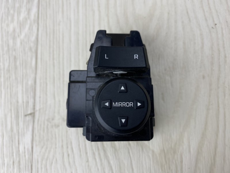 Запчасть блок управления зеркалами HYUNDAI ELANTRA AD 16- 2016 AD 2.0 G4NH 93573-F20104X Б/У Блок управления зеркалами HYUNDAI ELANTRA AD 16- 2016 AD 2.0 G4NH 93573-F20104X Б/У