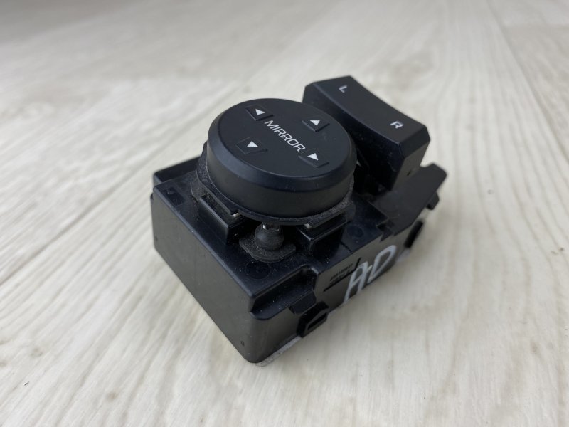 Блок управления зеркалами ELANTRA AD 16- 2016 AD 2.0 G4NH Блок управления зеркалами ELANTRA AD 16- 2016 AD 2.0 G4NH