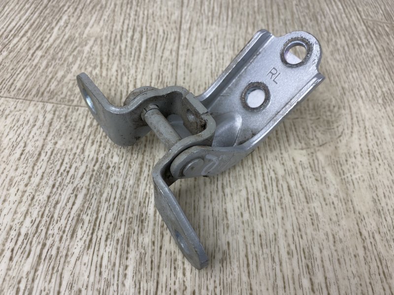 Петля двери нижняя задняя правая HYUNDAI ACCENT RB 10- RB 1.6 G4FD Петля двери нижняя задняя правая HYUNDAI ACCENT RB 10- RB 1.6 G4FD