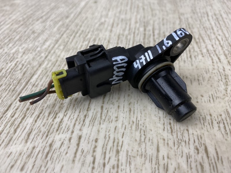 Датчик положения распредвала HYUNDAI ACCENT RB 10- 2015 RB 1.6 G4FD 39350-2B030 Б/У