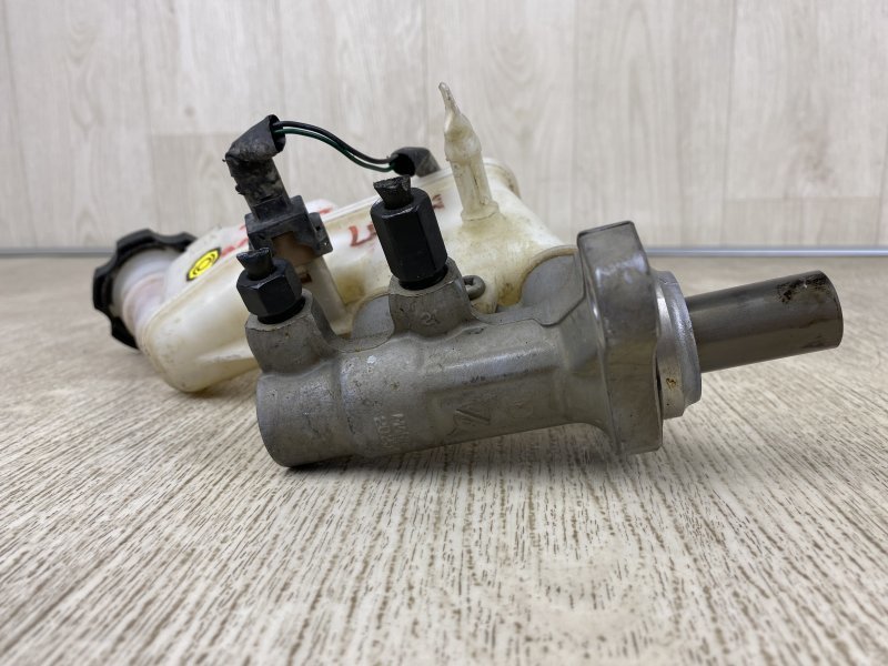 Главный тормозной цилиндр ACCENT RB 10- 2015 RB 1.6 G4FD Главный тормозной цилиндр ACCENT RB 10- 2015 RB 1.6 G4FD