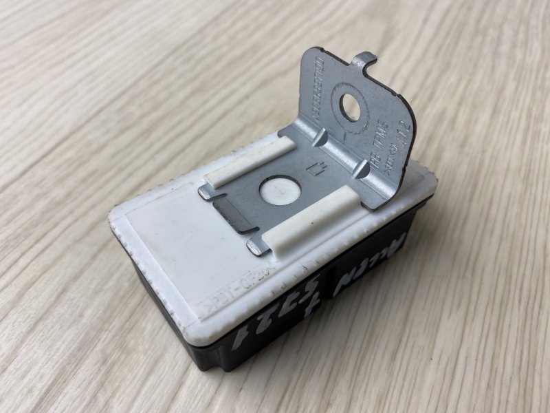 Козырек солнцезащитный правый ACCENT RB 10- 2015 RB 1.6 G4FD