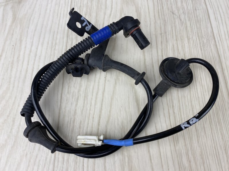 Запчасть датчик abs задний левый HYUNDAI ACCENT RB 10- 2015 RB 1.6 G4FD 95680-1R100 Б/У Датчик ABS задний левый HYUNDAI ACCENT RB 10- 2015 RB 1.6 G4FD 95680-1R100 Б/У