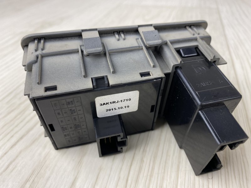 Блок кнопок торпедо левый ACCENT RB 10- 2015 RB 1.6 G4FD