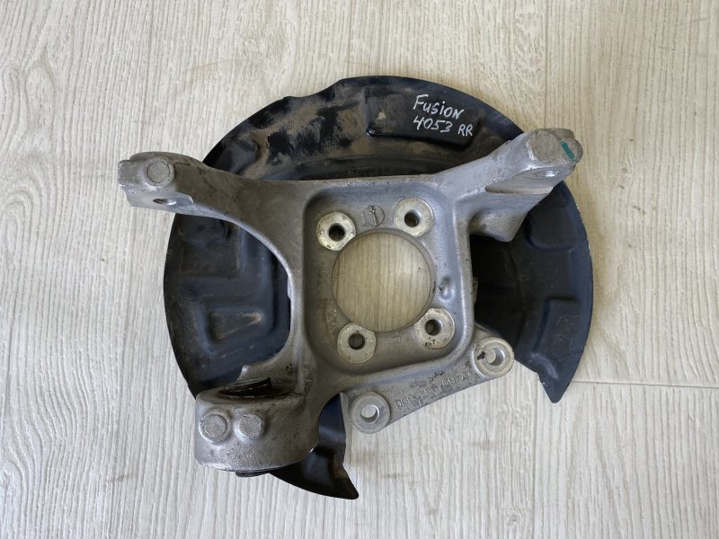 Запчасть цапфа задняя правая FORD FUSION 14- 2015 CD4 1.5 HDTX DG9Z-5B758-A Б/У Цапфа задняя правая FORD FUSION 14- 2015 CD4 1.5 HDTX DG9Z-5B758-A Б/У