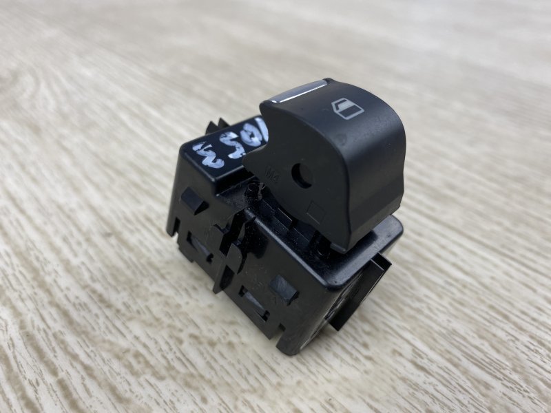 Кнопка стеклоподъемника задняя FORD FUSION 14- CD4 1.5 HDTX Кнопка стеклоподъемника задняя FORD FUSION 14- CD4 1.5 HDTX